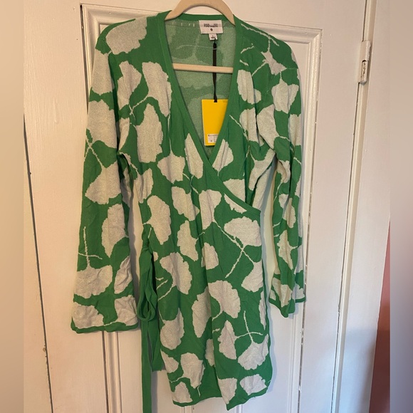 NEW WITH TAGS: DVF for Target Long Sleeve V-Neck Ginkgo Green Sweater Wrap Top - Picture 1 of 6